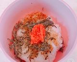 明太子と塩昆布と鰹節に熱湯で、だし茶漬け作り方1写真