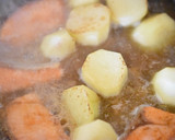 鮭とじゃがいもの味噌バター煮込み作り方3写真