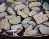 鶏ももと茄子とねぎのすまし汁作り方3写真