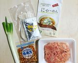 なめこと鶏ひき肉のカレーにゃ〜めん作り方1写真
