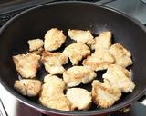 鶏むね肉と豆苗の青ジソドレッシング炒め☆作り方3写真