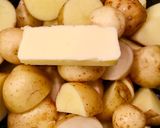 バターでコク旨！新じゃがの照り煮作り方2写真