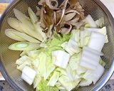野菜たっぷり☆うま塩あっさり鶏だんご鍋作り方3写真
