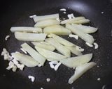 じゃが芋と卵の炒めもの♪ニンニク香る♪作り方5写真