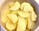 簡単♬じゃがいもと豚バラのオイバター炒め作り方1写真
