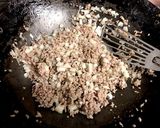 豚挽肉・納豆炒めレタス包み作り方4写真