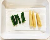 お弁当に！ヤングコーンのお花ベーコン巻き作り方2写真