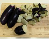 なすと豚こまの味噌炒め作り方1写真
