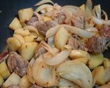 旨味ぎっしり✨豚肩ロースの肉じゃが風炒め作り方4写真