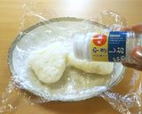 ♪韓国のりの味♪ごま油のやみつき塩むすび作り方4写真