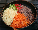 彩り千切り野菜と粗挽きポークの甘辛炒め作り方4写真