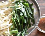 ラーメン屋さんのにらもやしのにんにく醤油作り方1写真