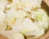 洋風コンソメ＆チーズ鍋☆ソーセージ寄せ鍋作り方1写真