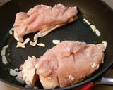 鶏むね肉のガーリックバジル。作り方2写真