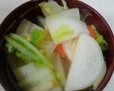 白菜とニンジンと大根の味噌汁作り方2写真
