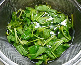 簡単！ほうれん草とイモ天のお味噌汁作り方2写真
