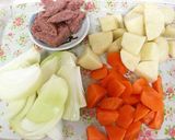 コンビーフで♬変わり肉じゃが☆作り方1写真