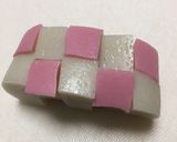おせちに二枚のかまぼこがカッコいい市松に作り方4写真
