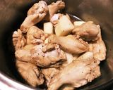 鶏手羽元と大根の煮物作り方3写真