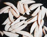 材料4つで簡単♫魚肉ソーセージの玉子炒め作り方1写真