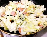 【簡単】魚肉ソーセージオーロラソース炒め作り方3写真