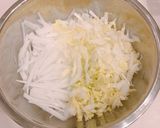 お箸が止まらない!簡単☆彩り大根サラダ☆作り方1写真