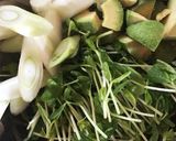 豆苗アボカドネギのデパ地下風ソテー♪作り方1写真