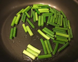 豚肉とにんにくの芽のオイスターソース炒め作り方2写真