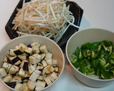 茄子とピーマンともやしの胡麻味噌蒸し炒め作り方1写真