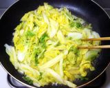 優しい旬をピリ辛で♪白菜の簡単カレー炒め作り方9写真