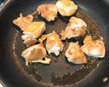 ごま油香る 鶏肉とかぶらの黒胡椒炒め作り方2写真