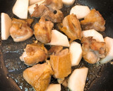 ごま油香る 鶏肉とかぶらの黒胡椒炒め作り方3写真