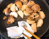 ごま油香る 鶏肉とかぶらの黒胡椒炒め作り方4写真