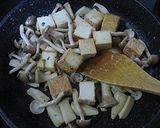 厚揚げとしめじのにんにくバター醤油炒め★作り方3写真