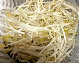 豚肉もやしのケチャップ炒め☆トマトのせ♪作り方1写真