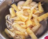 冷凍里芋で簡単に☆里芋と油揚げの味噌汁作り方1写真