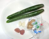 生姜きゅうりの梅肉あえ♪簡単にんにく風味作り方1写真