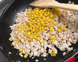 香ばし旨〜☆ひき肉とコーンのそぼろ炒め作り方5写真