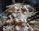 ☆豚バラともやしのにんにく醤油炒め☆作り方3写真