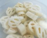 れんこんと牛すじ肉の煮物作り方2写真