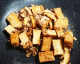 豚ひき肉と厚揚げとキノコの味噌炒め作り方4写真