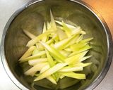 鶏肉とセロリのフワトロ卵炒め作り方2写真