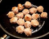 【簡単・絶品】鶏つくねと梅の合わせ煮作り方2写真