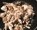 78.5 円しめじともやしと卵の炒め物作り方1写真