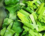 ホウレン草と鶏肉の蜂蜜バターしょう油炒め作り方1写真