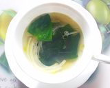 ワカメと玉葱のコンソメスープバジル風味作り方3写真