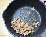 節約！もやしとひき肉のピリ辛炒め作り方2写真