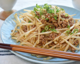 節約！もやしとひき肉のピリ辛炒め作り方4写真