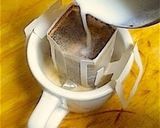 〓続！牛乳でいれるドリップバッグコーヒー作り方1写真