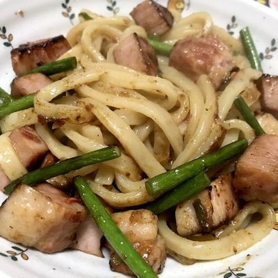 炒飯の素で！ゴロゴロハムの焼うどん by るみあつ 【クックパッド